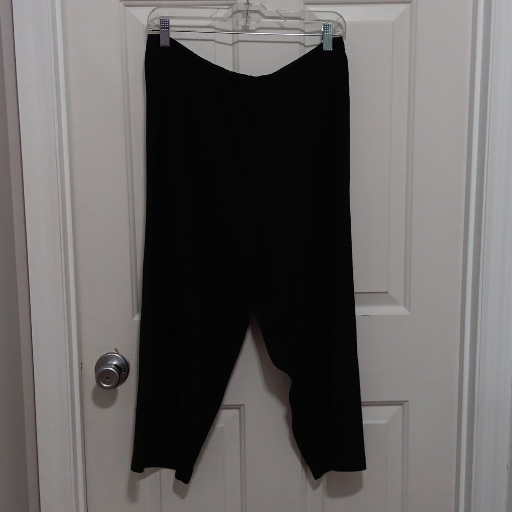 Woman Black Capri